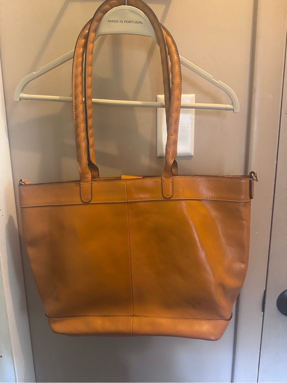 Patricia Nash
Classic Leather Tote Bag in Cognac Brown
